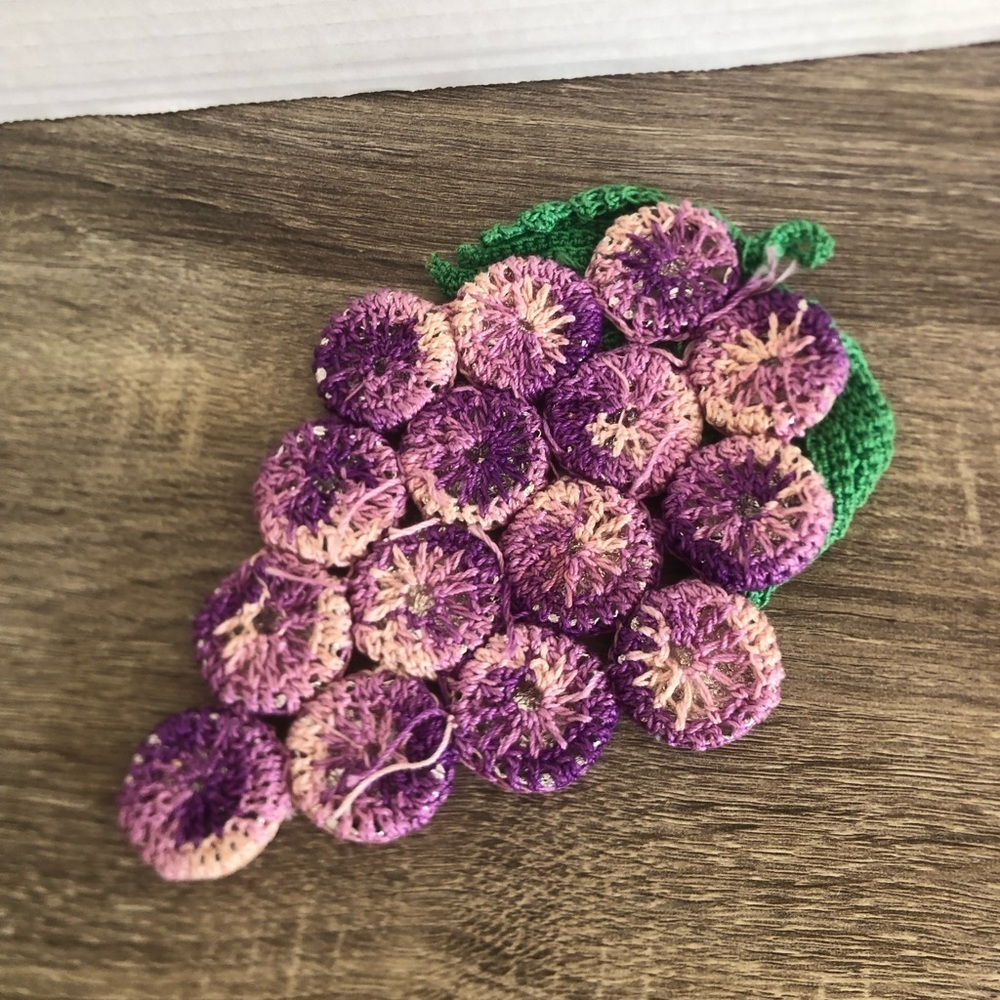 Vtg Handmade Crochet Grapes Trivet - Picture 7 of 10